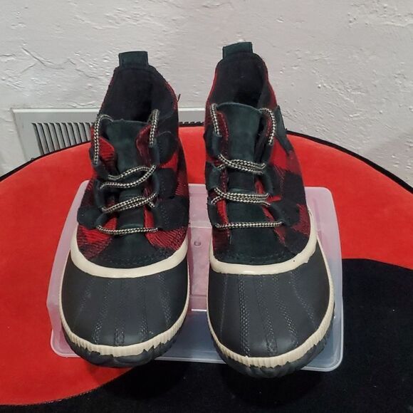 Sorel Out N About Buffalo Plaid Duck Boot in Red & Black Size 8 - Picture 4 of 13